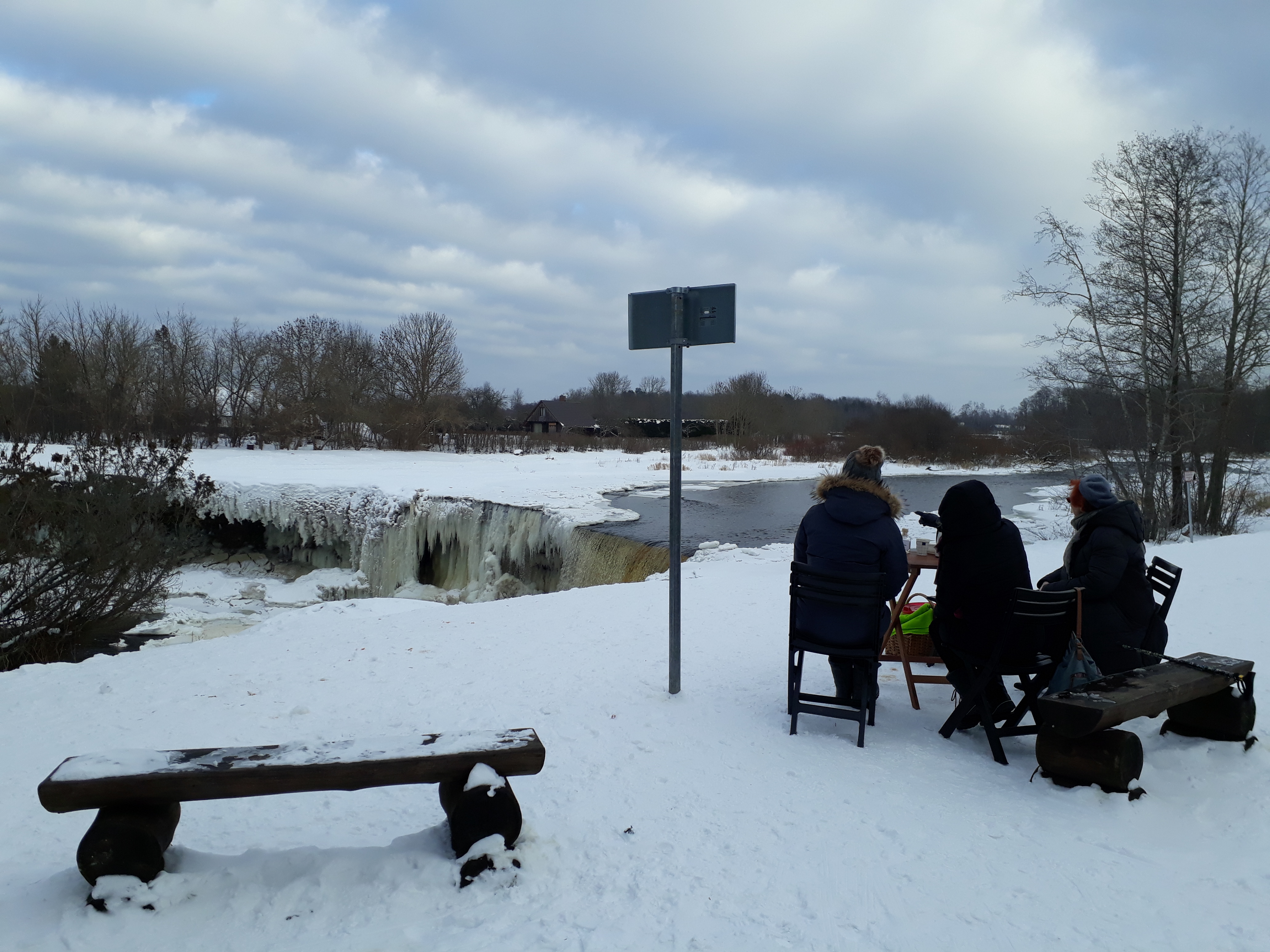 Picnic with a magnificent view overlooking the waterfall Picnic with a magnificent view overlooking the waterfall