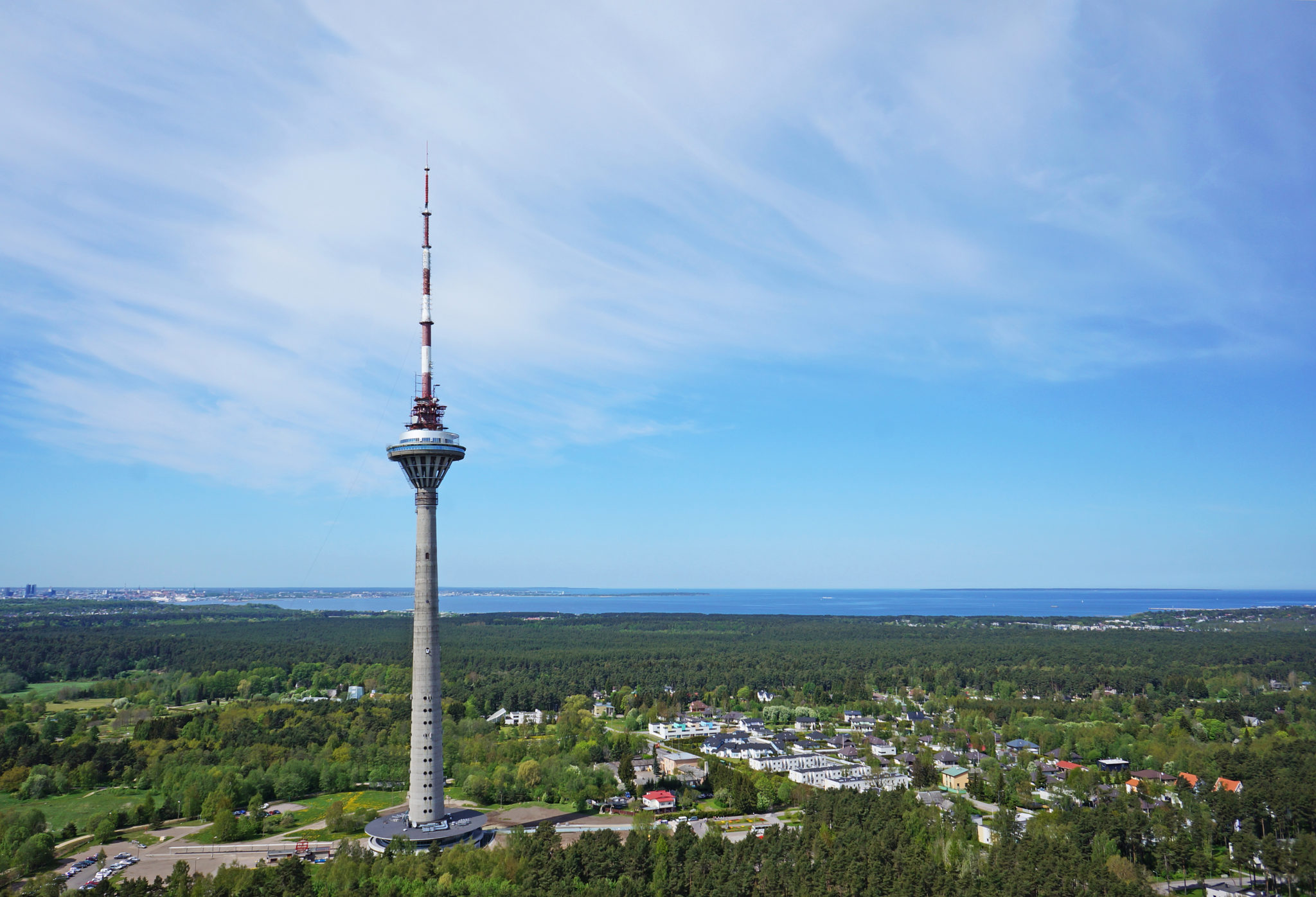 Tv tower. Телебашня Таллин. Башня в Таллине телевизионная. Таллинская телебашня Таллин. Телебашня в Таллине смотровая площадка.