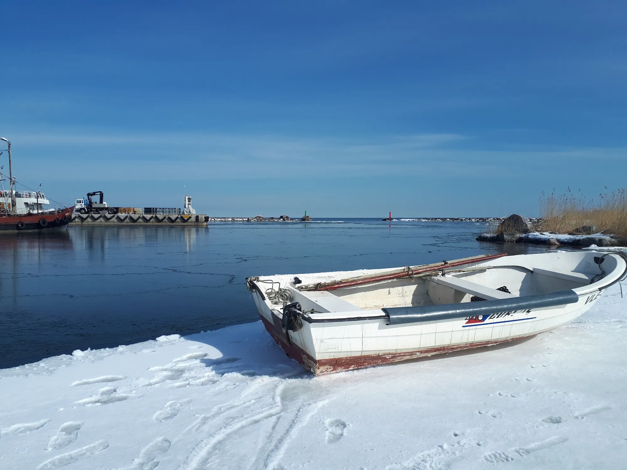 Pushing sledges are traditional sledges to move around on the islands in North Estonia in winter-time